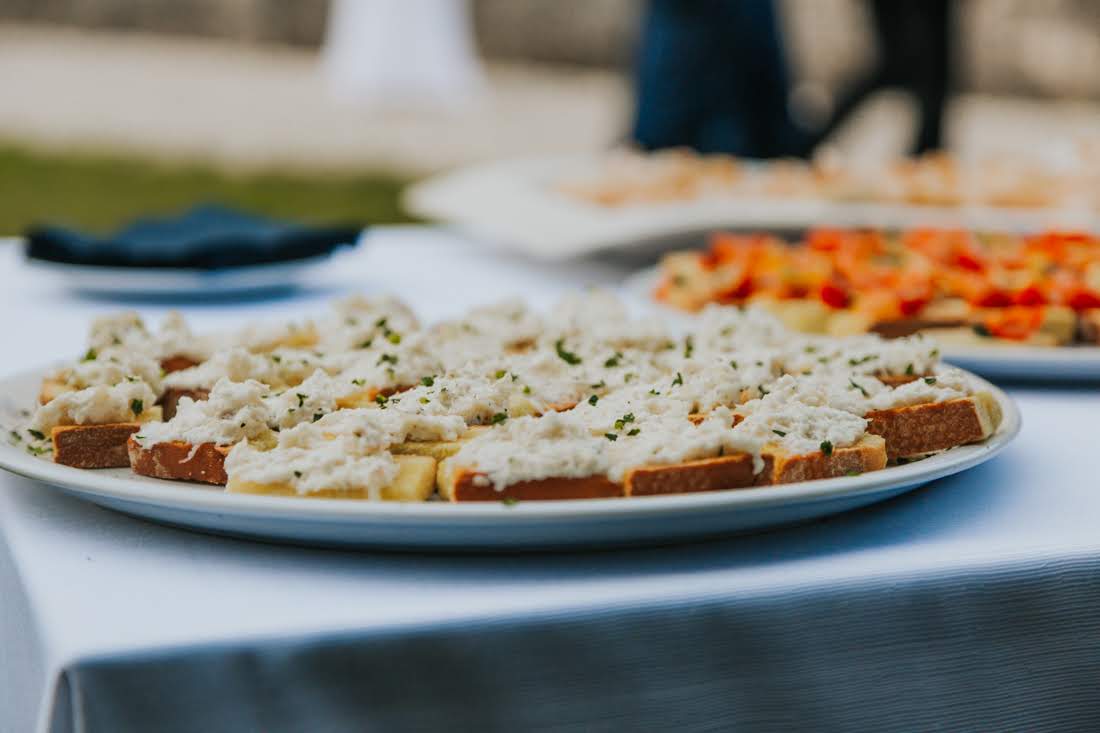 Antipasti con crostini e bruschettine al baccalà. Catering, Fa Eventi, Veneto