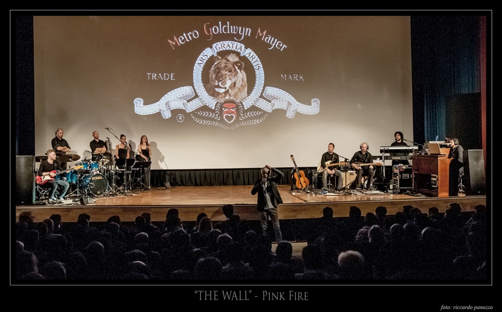 Presentazione di The Wall a Cassola. Fa Eventi, format per cinema e teatri. Italia.